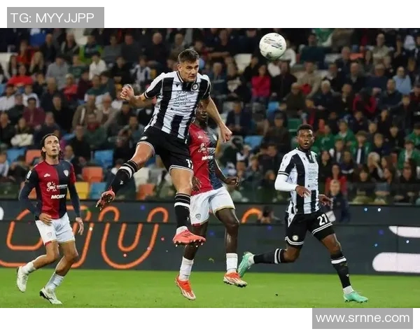 意甲球队AC米兰签下巴西前锋，引发球迷热议和期待